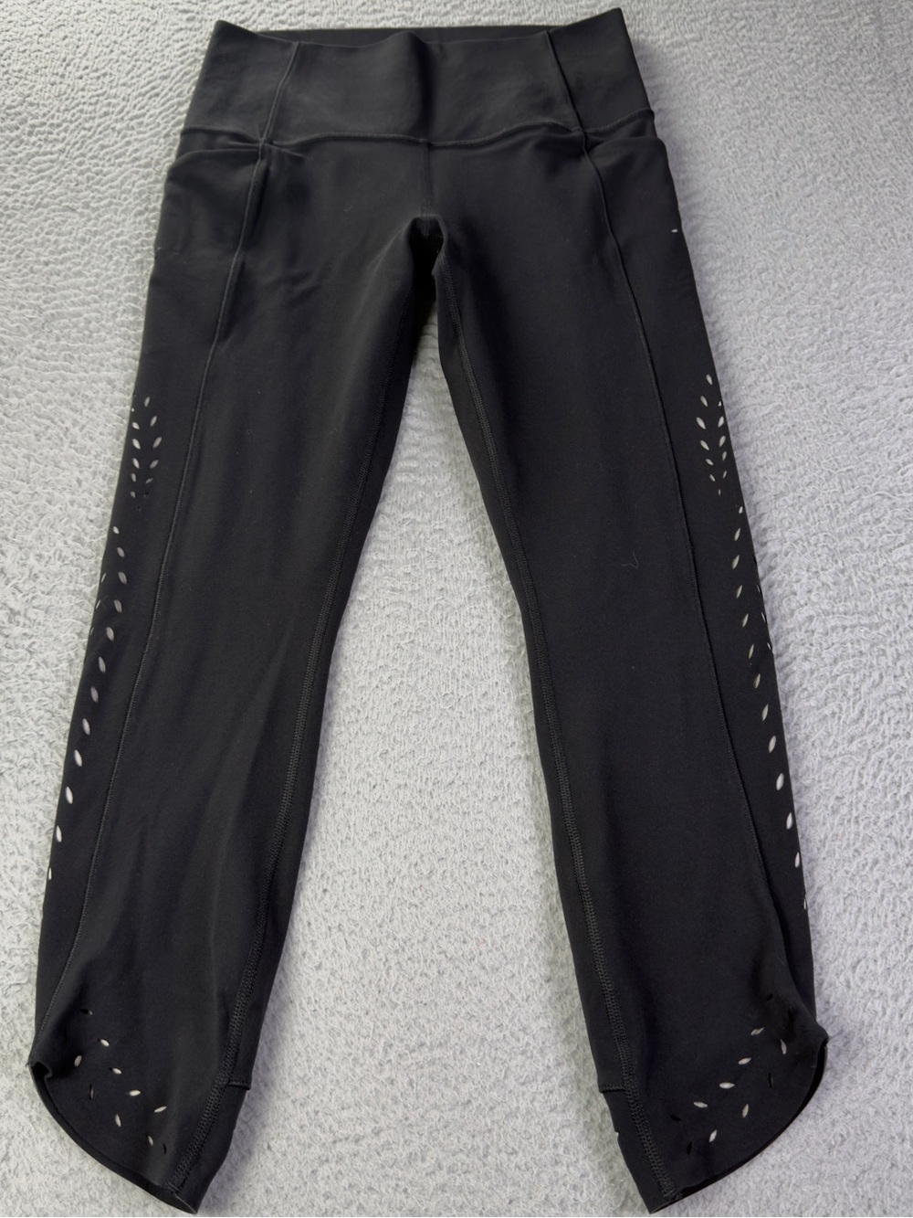 Athleta Salutation Stash Pocket Laser Cut 7/8 Tight Womens Small Black Athletic
